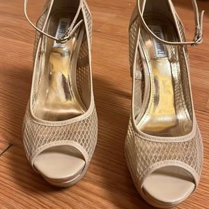 Jennifer Lopez high heels!